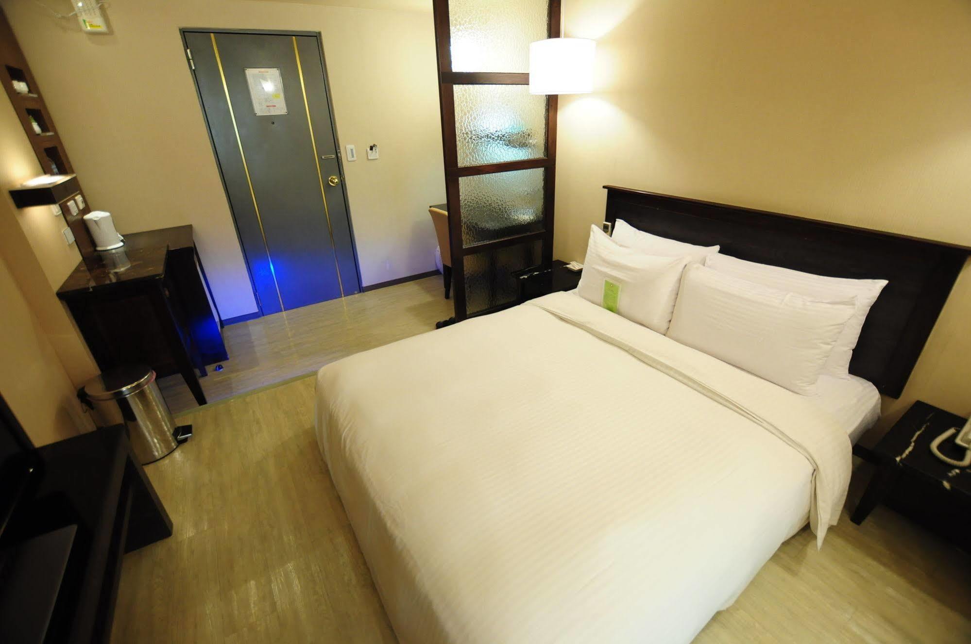 Kindness Xin Jue Jiang Otel Kaohsiung Dış mekan fotoğraf