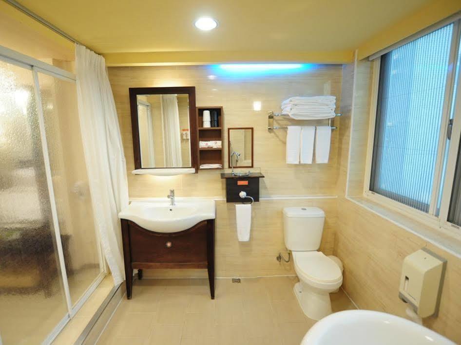 Kindness Xin Jue Jiang Otel Kaohsiung Dış mekan fotoğraf