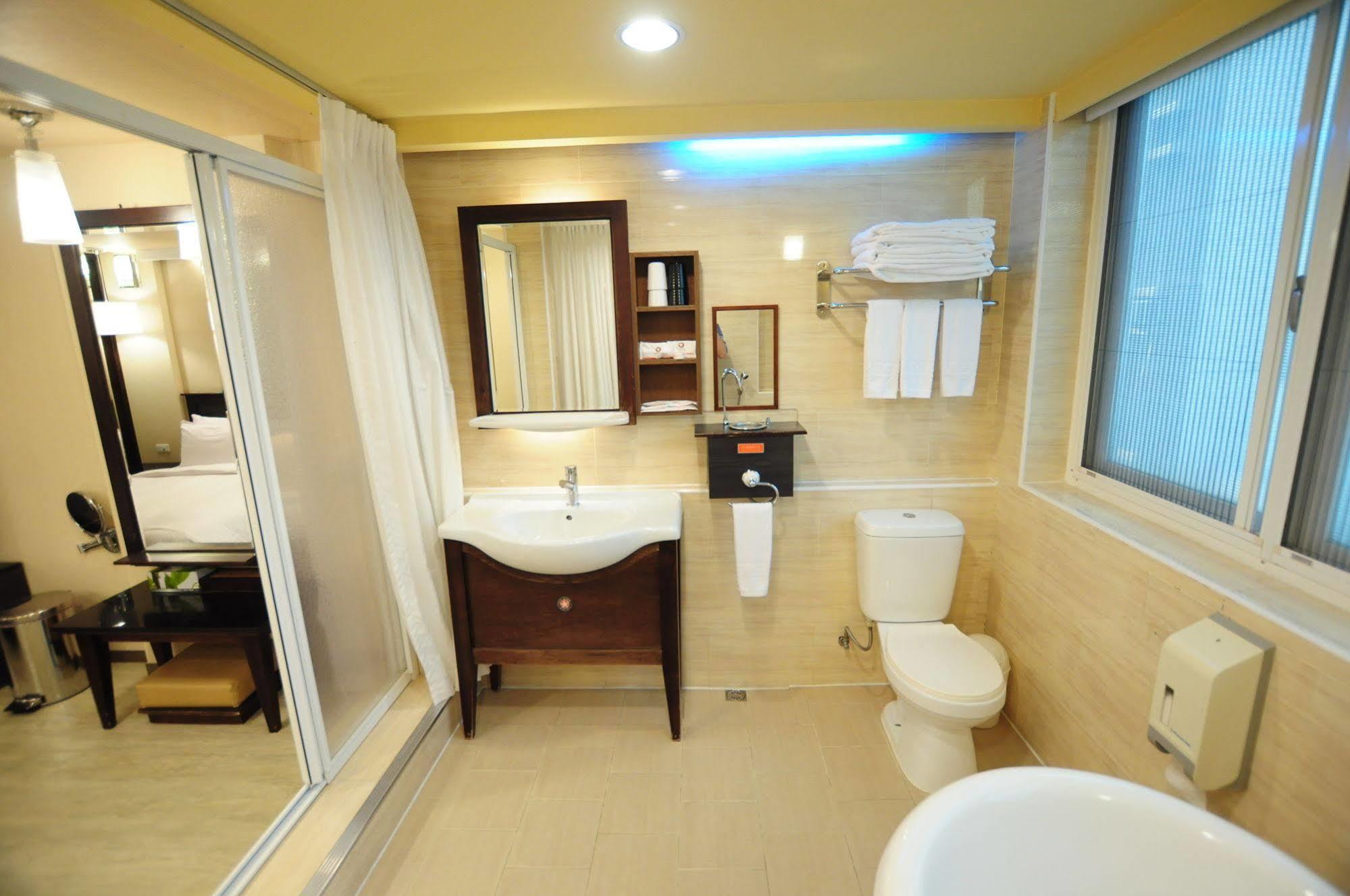 Kindness Xin Jue Jiang Otel Kaohsiung Dış mekan fotoğraf