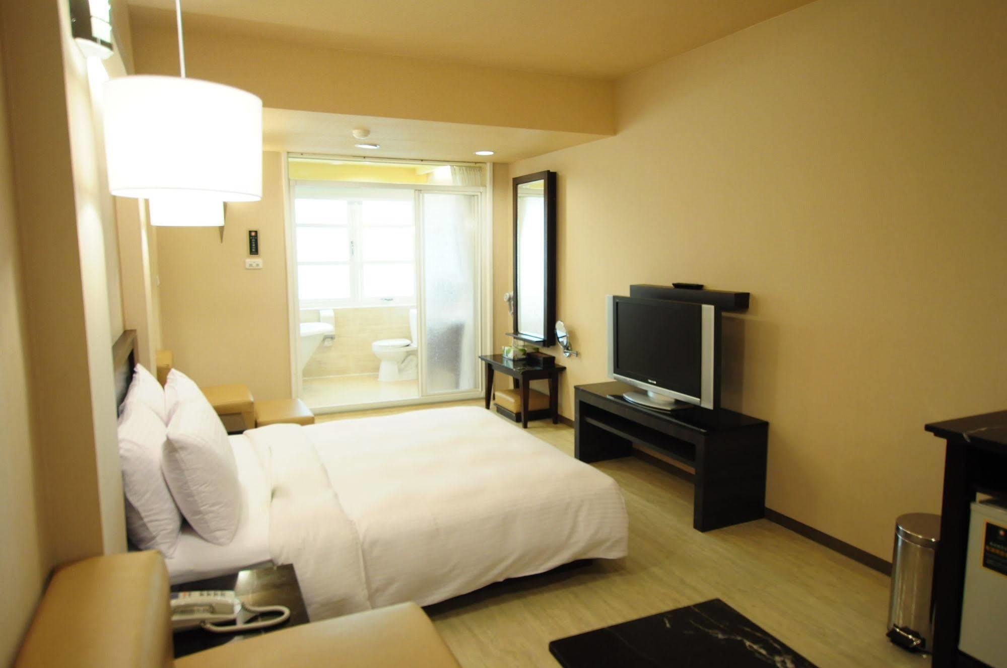 Kindness Xin Jue Jiang Otel Kaohsiung Dış mekan fotoğraf